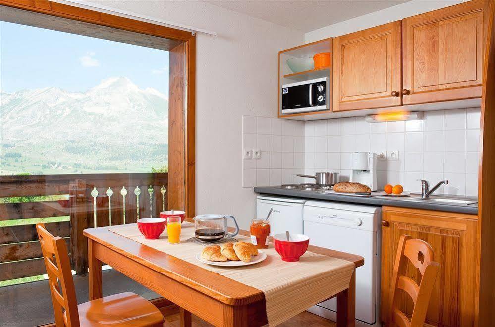 Madame Vacances Residence La Crete Du Berger Agnieres en Devoluy Exterior photo